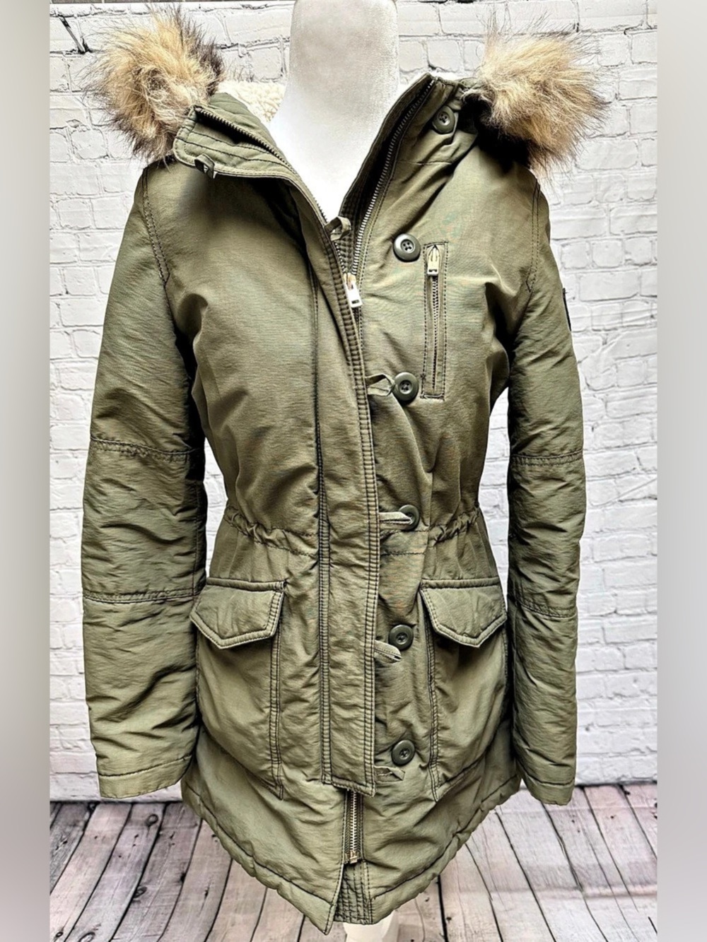 American Eagle Outfitters Women's Faux Fur Hooded Puffer Size XS